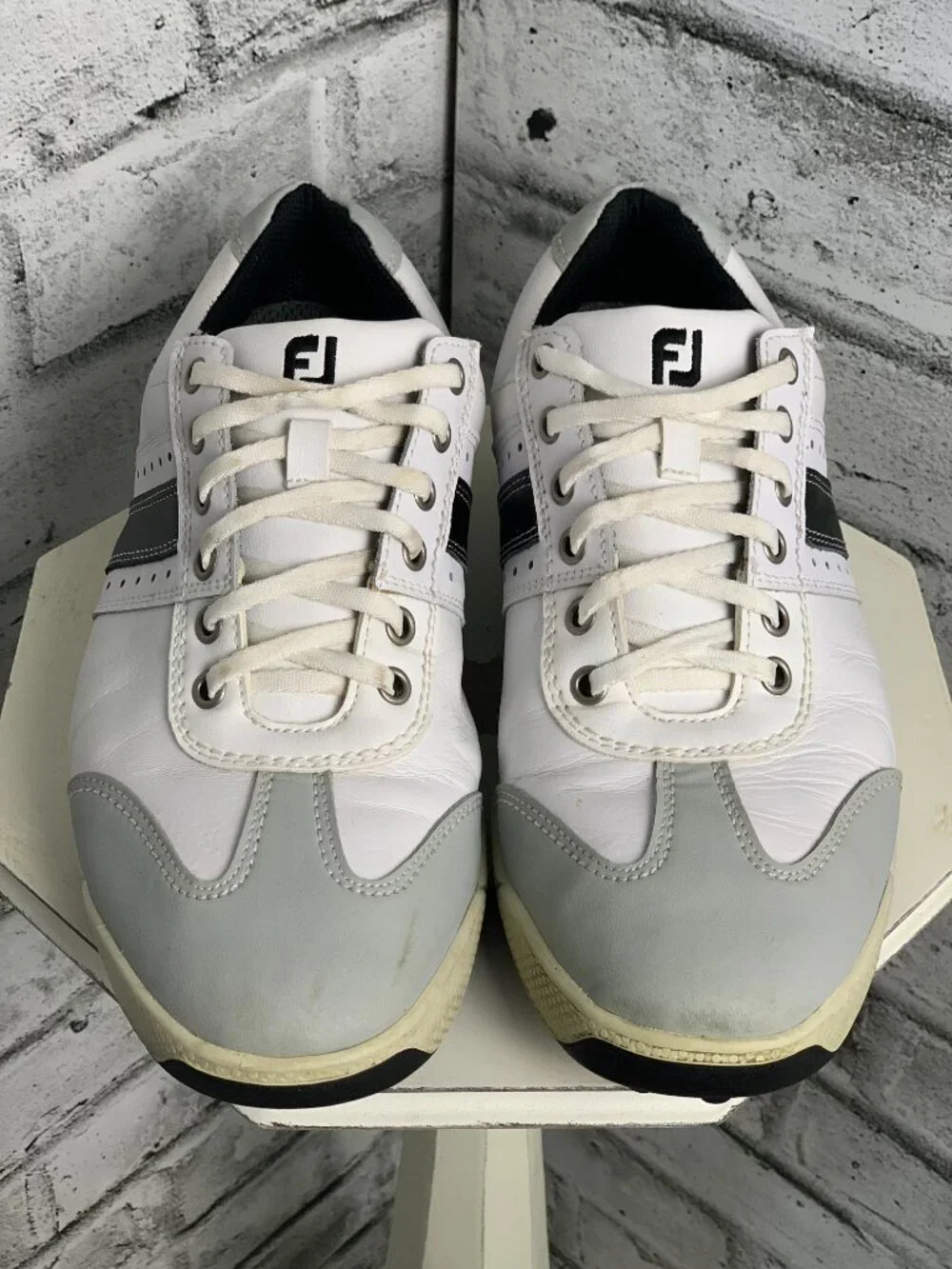 Footjoy Golf Shoes Mens 9.5 M White Black Gray Contour Casual Spikeless Outdoors - Picture 2 of 10